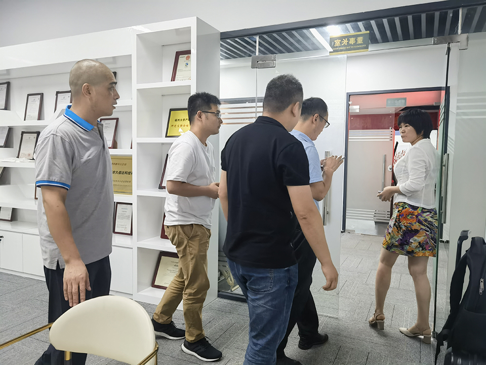 久信達(dá)歡迎添可智能看廠，為您帶來環(huán)保包裝解決方案(圖2)